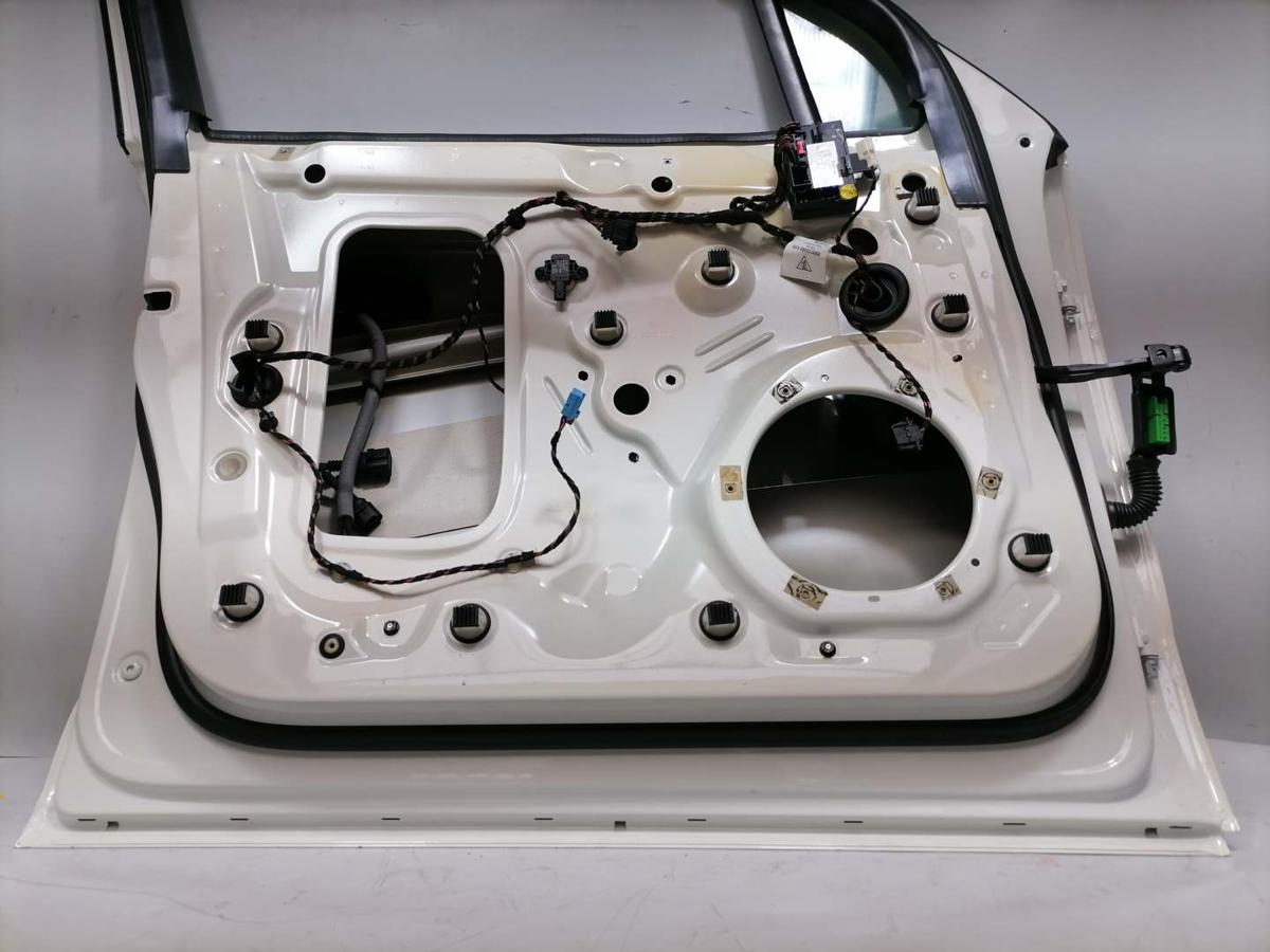 Porsche Macan original T&uuml;r vorn links Rohbau mehrere kleine Besch&auml;digungen Bj.2015